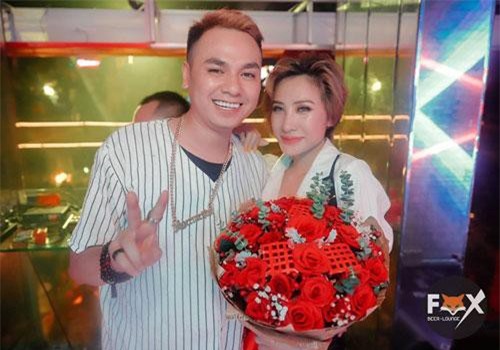 Ngắm vẻ đẹp 'bốc lửa' của nữ DJ vừa được thầy giáo cầu hôn cực lãng mạn