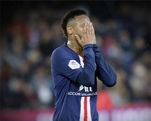 PSG bối rối với tương lai của Neymar