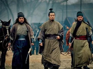 Quan Vũ, Trương Phi bất mãn về cách hành xử của Lưu Bị đối với Khổng Minh