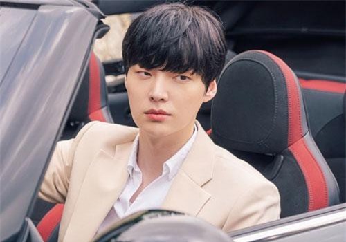 Tạo hình của Ahn Jae Hyun trong phim mới: Giàu có, thành đạt và là mẫu người mà giới trẻ noi theo