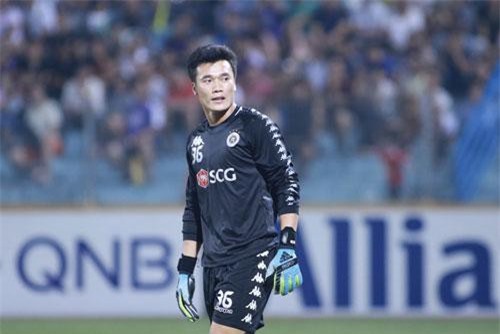 Thủ môn Bùi Tiến Dũng sắp nhận món quà 'siêu to khồng lồ' từ Hà Nội FC