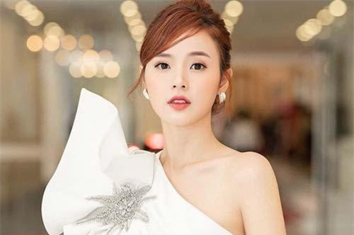 Đâu chỉ là được, dàn hot girl Việt còn khoe bảng điểm đáng nể