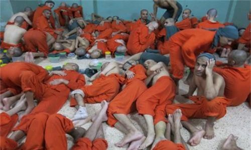 Đột nhập “địa ngục” nhốt hàng nghìn tù binh IS tại Syria - Hình 2 Dot nhap “dia nguc” nhot hang nghin tu binh IS tai Syria-Hinh-2