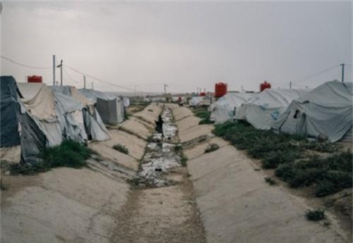 Đột nhập “địa ngục” nhốt hàng nghìn tù binh IS tại Syria - Hình 7 Dot nhap “dia nguc” nhot hang nghin tu binh IS tai Syria-Hinh-7