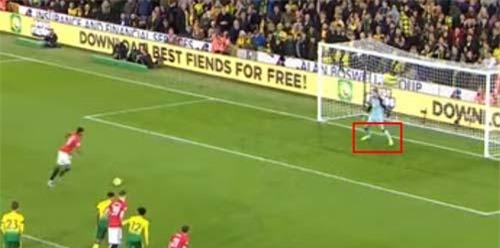 HLV Solskjaer 'tố' thủ môn của Norwich gian lận khi bắt penalty