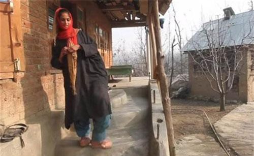 Hãi hùng cô gái phải cắt 8 ngón chân để... đi vừa giày