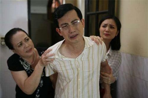 Hồng Quang 'Hoa hồng trên ngực trái': Gã chồng nhu nhược trên phim và cuộc sống bình yên bên người vợ 'đanh đá' nhất màn ảnh Việt