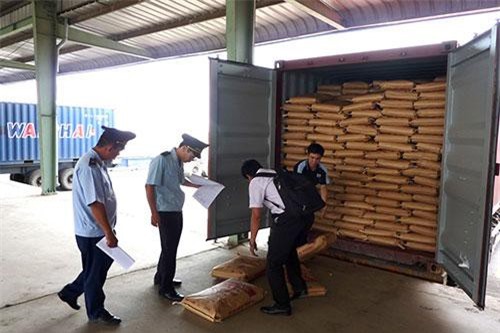 Ngăn chặn việc núp bóng hàng hóa gửi kho ngoại quan để buôn lậu