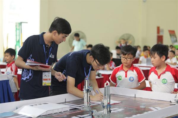 Ngày hội Robothon và Wecode chuẩn bị cho học sinh kỹ năng thời 4.0