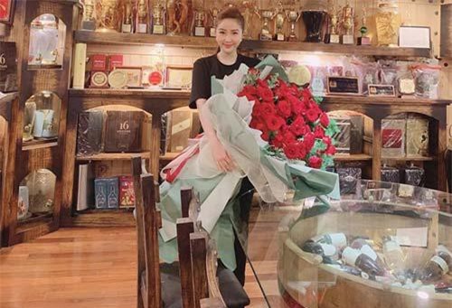 Nghi vấn chồng sắp cưới của ca sĩ Bảo Thy là đại gia xứ Nghệ?