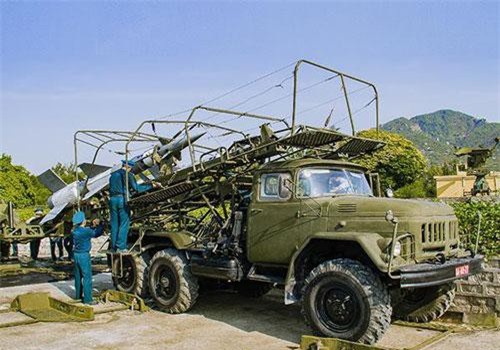 Ngỡ ngàng dàn vũ khí của những người lính canh trời, giữ biển Việt Nam