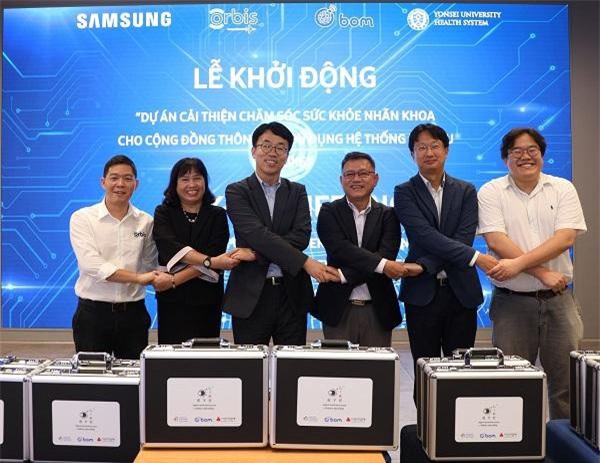 Samsung tặng thiết bị chụp ảnh đáy mắt EYELIKE, chăm sóc nhãn khoa cho cộng đồng