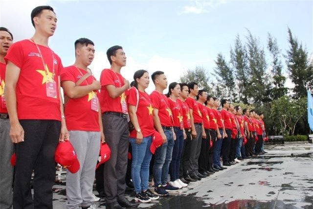 Thanh ni&#xEA;n Kh&#xE1;nh H&#xF2;a truy&#x1EC1;n l&#x1EED;a t&#xEC;nh y&#xEA;u qu&#xEA; h&#x1B0;&#x1A1;ng, bi&#x1EC3;n &#x111;&#x1EA3;o