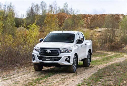 Toyota Hilux 2019 giá gần 600 triệu có gì đặc biệt?