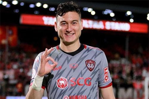Văn Lâm cảm ơn fan Muangthong United sau mùa giải đầu ở Thái Lan