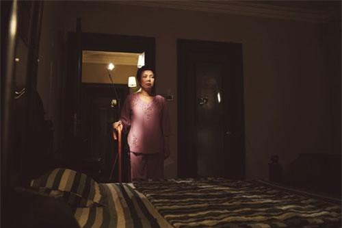 Việt Hương hóa bà mẹ mù trong 'Sợ rồi à nha!' dịp Halloween