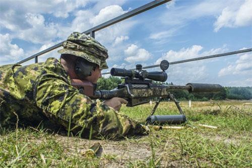 'Choáng' với độ giật của khẩu súng bắn tỉa có phát bắn xa nhất lịch sử