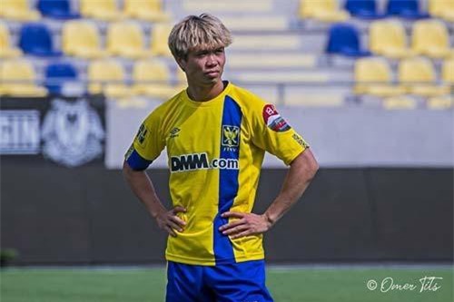 Công Phượng ra sân, bỏ lỡ cơ hội ngon ăn trong màu áo Sint-Truiden