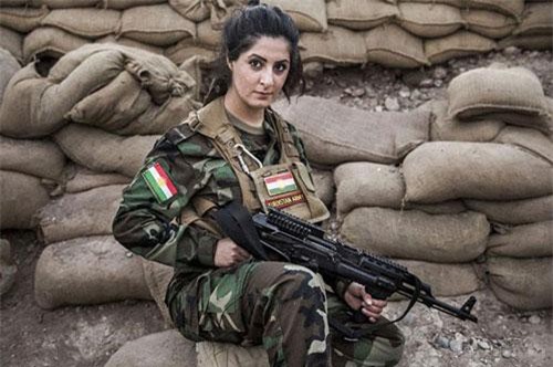 Điều phi thường của nữ 'sát thủ' bắn tỉa - nỗi kinh hoàng với quân IS