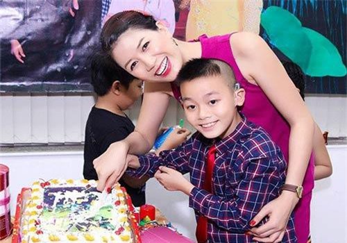 Hành trình Trang Trần 10 năm làm mẹ cậu bé khuyết tật