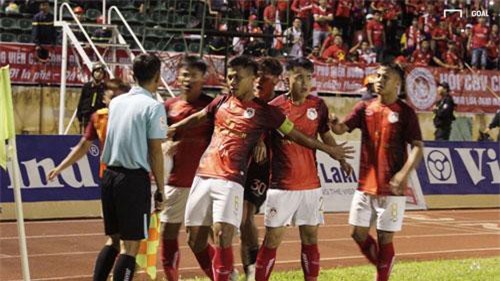 Mất bàn phút bù giờ, cầu thủ Phố Hiến phản ứng mạnh với trọng tài