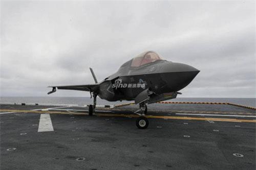 Mổ xẻ 'tàu sân bay thứ 12' của Hải quân Mỹ đang ở Biển Đông