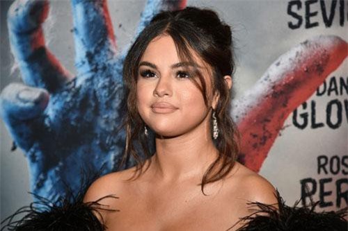 Selena Gomez mong tình cũ Justin Bieber nghe ca khúc mới