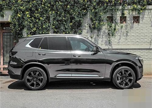 Xuất hiện VinFast Lux SA 2.0 độ độc nhất vô nhị ở Hà Nội