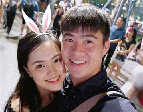 Bạn gái Duy Mạnh mua 'xế hộp tiền tỷ' Mercedes ở tuổi 23