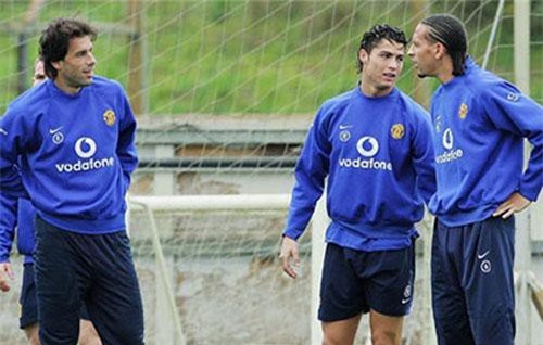Bốn đồng đội được Ronaldo xem như 'thầy' hồi ở M.U