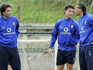Bốn đồng đội được Ronaldo xem như 'thầy' hồi ở M.U