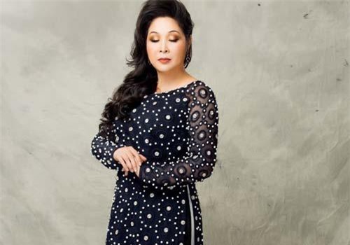 Con nuôi xót cảnh nghệ sĩ Hồng Vân ngày ngủ 2 tiếng vì lo cho sân khấu