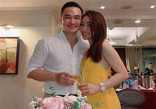 Gia th&#x1EBF; kh&#x1EE7;ng c&#x1EE7;a b&#x1EA1;n g&#xE1;i Chi B&#x1EA3;o khi&#x1EBF;n h&#x1ED9;i ch&#x1ECB; em ghen t&#x1EF5;