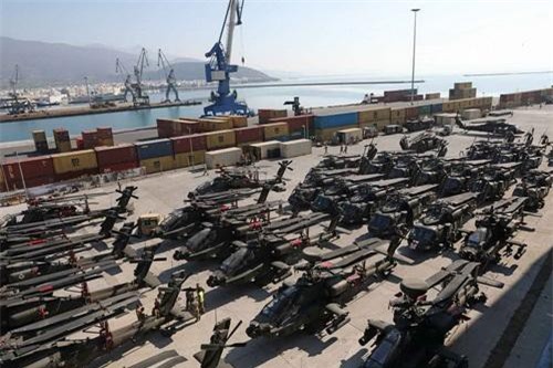 Mỹ bất ngờ mang số lượng lớn trực thăng tới châu Âu 'răn đe Nga'