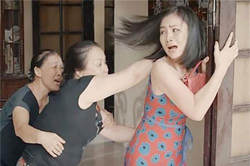 NSƯT Thanh Quý 'Hoa hồng trên ngực trái': Bà mẹ chồng ghê gớm nhất màn ảnh Việt