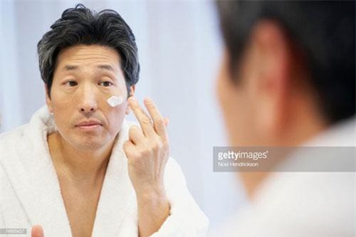 Nam giới có cần chăm sóc da?