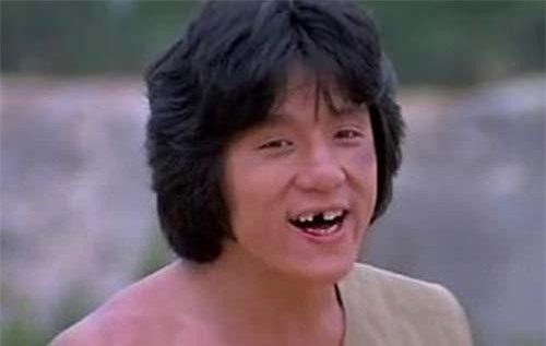 Thành Long kể về phút do dự trong cảnh quay khiến ông bị thương nặng