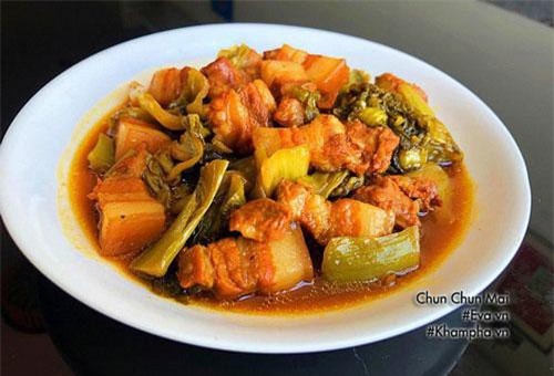 Thịt ba chỉ kho dưa cải chua khiến cơm nấu bao nhiêu cũng hết