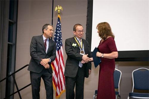 Tiến sĩ gốc Việt cải biến vệ tinh quân sự cho Không quân Mỹ