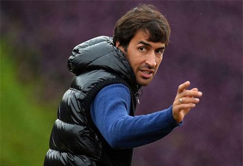 Zidane ủng hộ Raul ngồi vào 'ghế nóng' tại Real Madrid trong tương lai