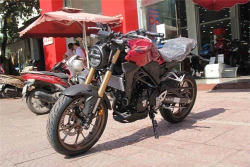 Ảnh chi tiết Honda CB300R tại đại lý, giá 140 triệu đồng
