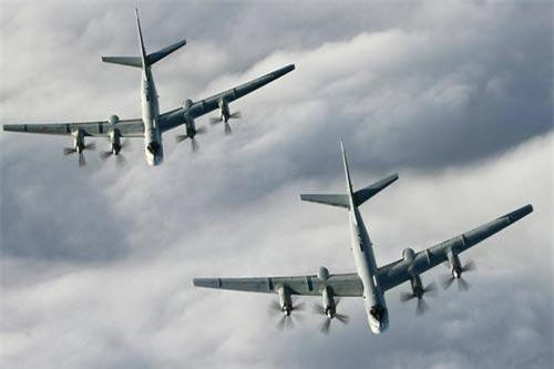 Bị loạt tiêm kích Hàn Quốc truy đuổi, máy bay Nga 'cong đuôi' chạy?