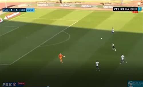 CLIP: Mải ăn mừng 'bàn thắng hụt', nhận ngay bàn thua trong tích tắc