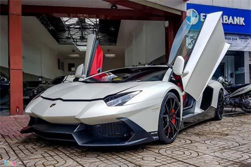 Lamborghini Aventador bản kỷ niệm 50 năm tại Sài Gòn