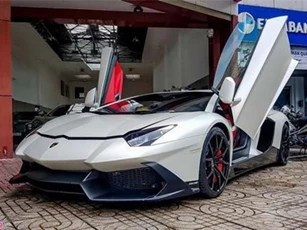 Lamborghini Aventador bản kỷ niệm 50 năm tại Sài Gòn