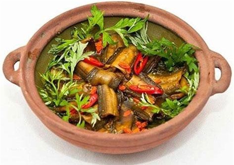 Lươn kho sả ớt hấp dẫn với hương vị cay nồng đậm đà cho ngày se lạnh