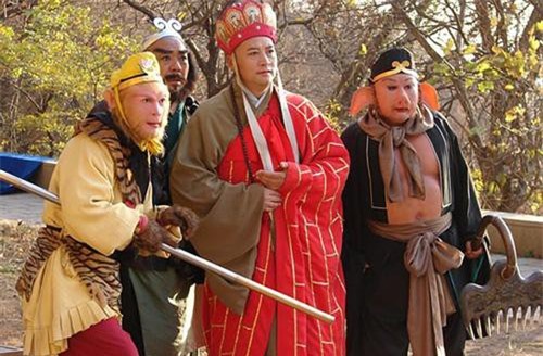 Tây Du Ký: Vì sao Tôn Ngộ Không thường mặc quần áo có miếng da hổ?