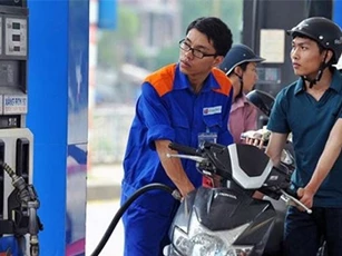 Xăng, dầu tiếp tục giảm giá