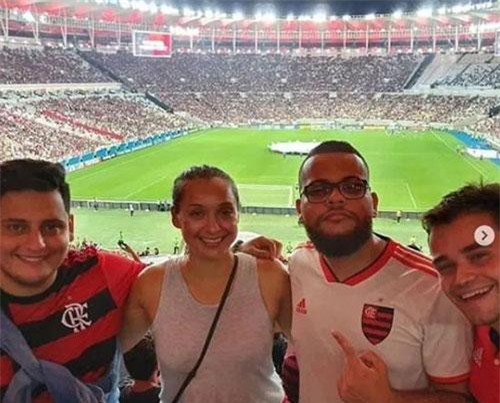 CĐV nữ bỏ việc, đi khắp nơi xem bóng đá