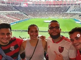 CĐV nữ bỏ việc, đi khắp nơi xem bóng đá